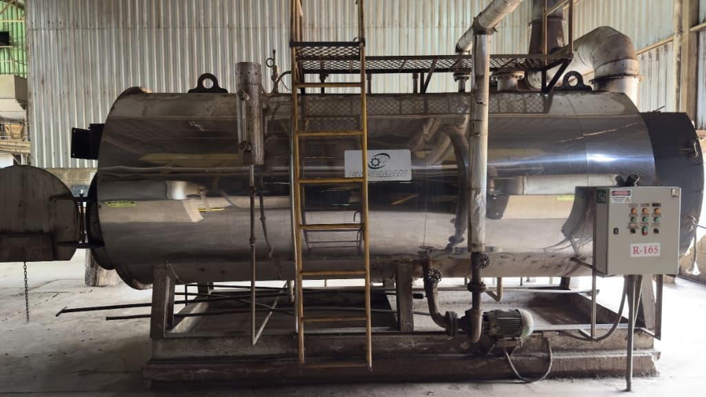 Caldeira flamotubular industrial em galpão — inspeção NR-13 pela Cerrado Mechanic Engenharia